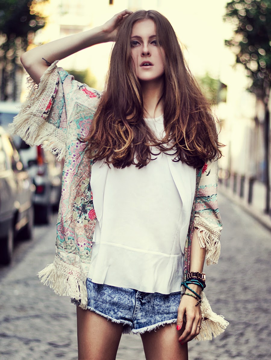istanbul streetstyle, russian fashion blogger, kimono outfit, denim topshop look, summer long hair, fashion details, summer editorial, boho outfit