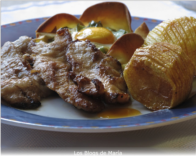 Secreto con nidos de huevo y patatas ralladas