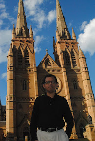 Di depan Gereja Katedral Sydney