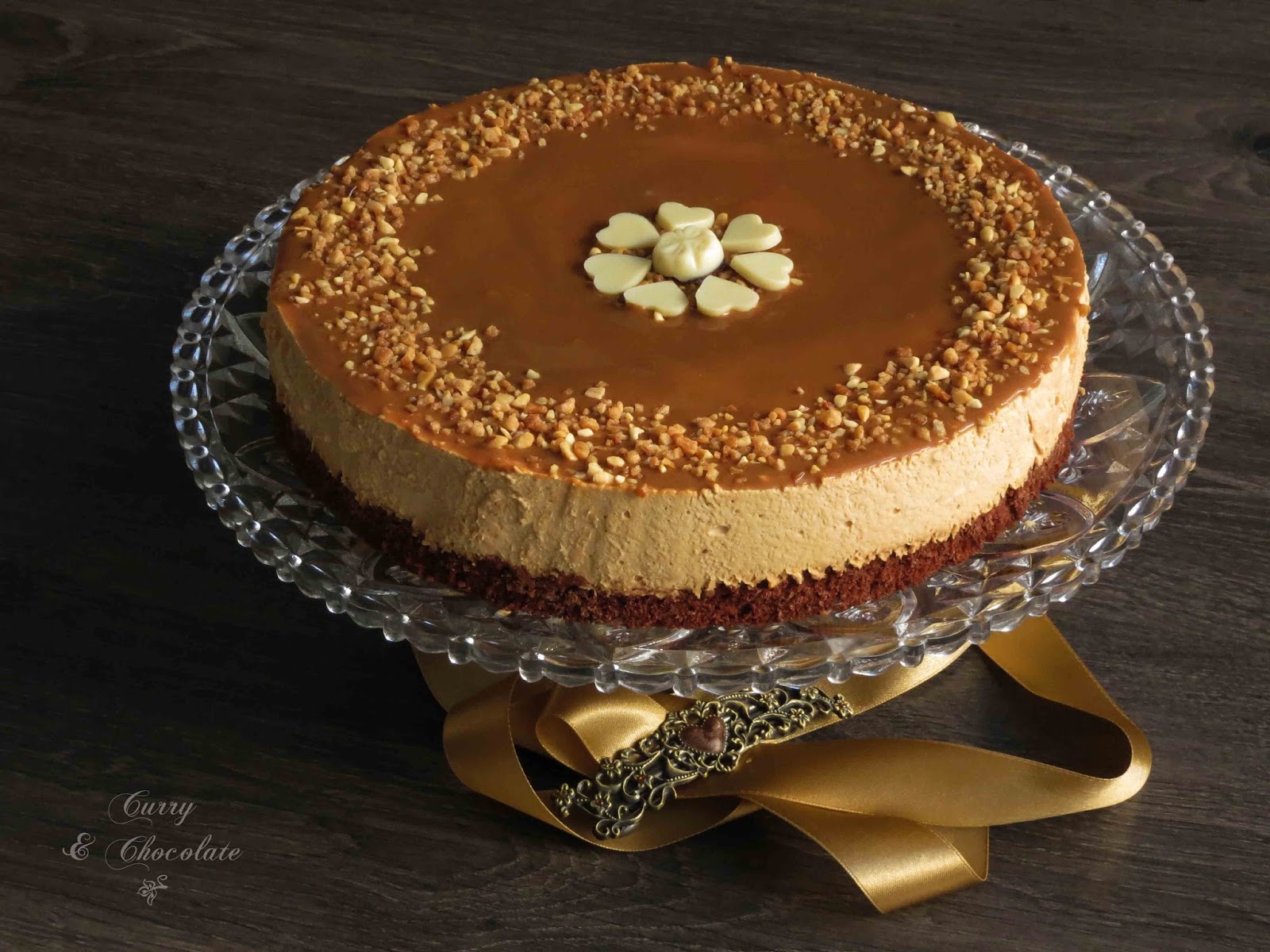 Tarta mousse de dulce de leche con base de bizcocho – Dulce de leche mousse cake with brownie crust Tarta mousse de dulce de leche con base de bizcocho – Dulce de leche mousse cake with brownie crust