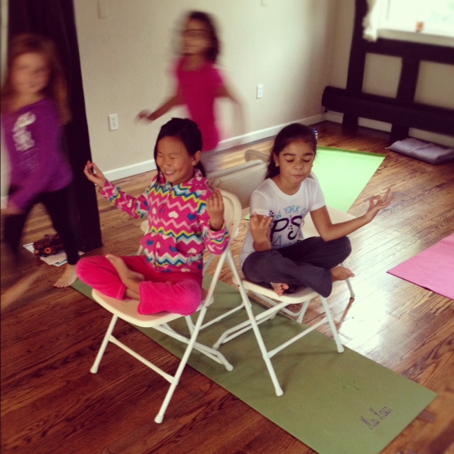 Alluem Kids Chair Yoga
