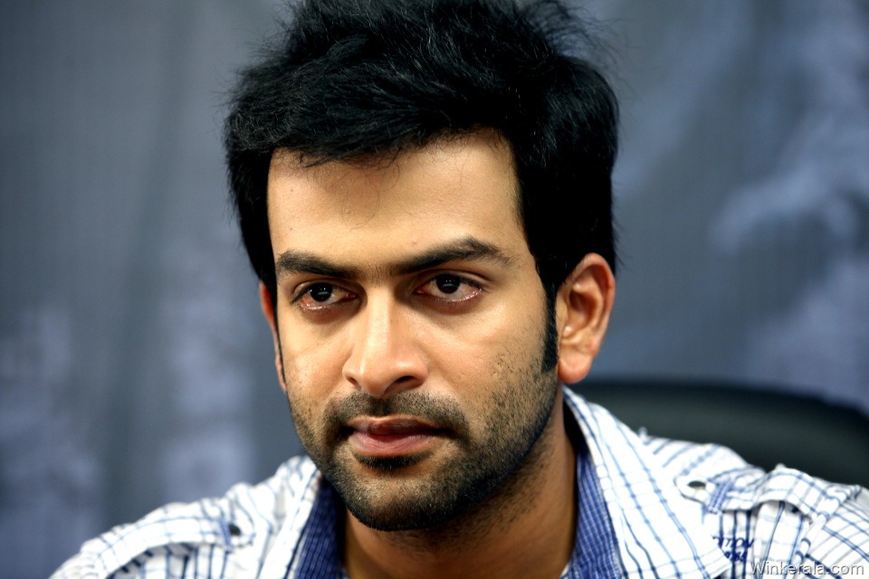 Prithviraj flies to London - Mallu Vision