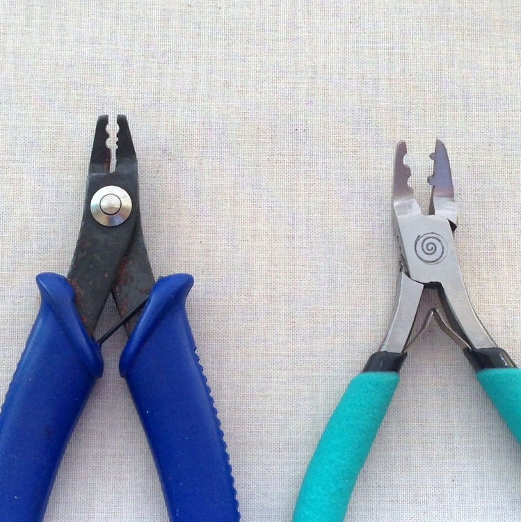 Lisa Yang Jewelry Crimp Pliers Om Tara vs. Standard Crimping