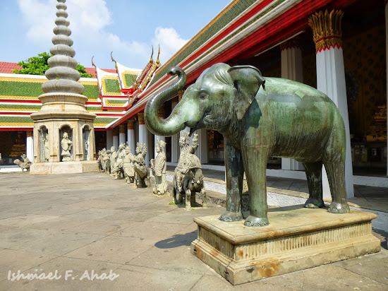 Elephant statue at Wat Arun