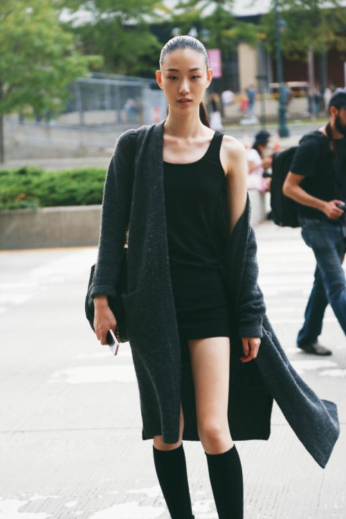 Street Style: Sora Choi's '90s Inspired Look - The Front Row View