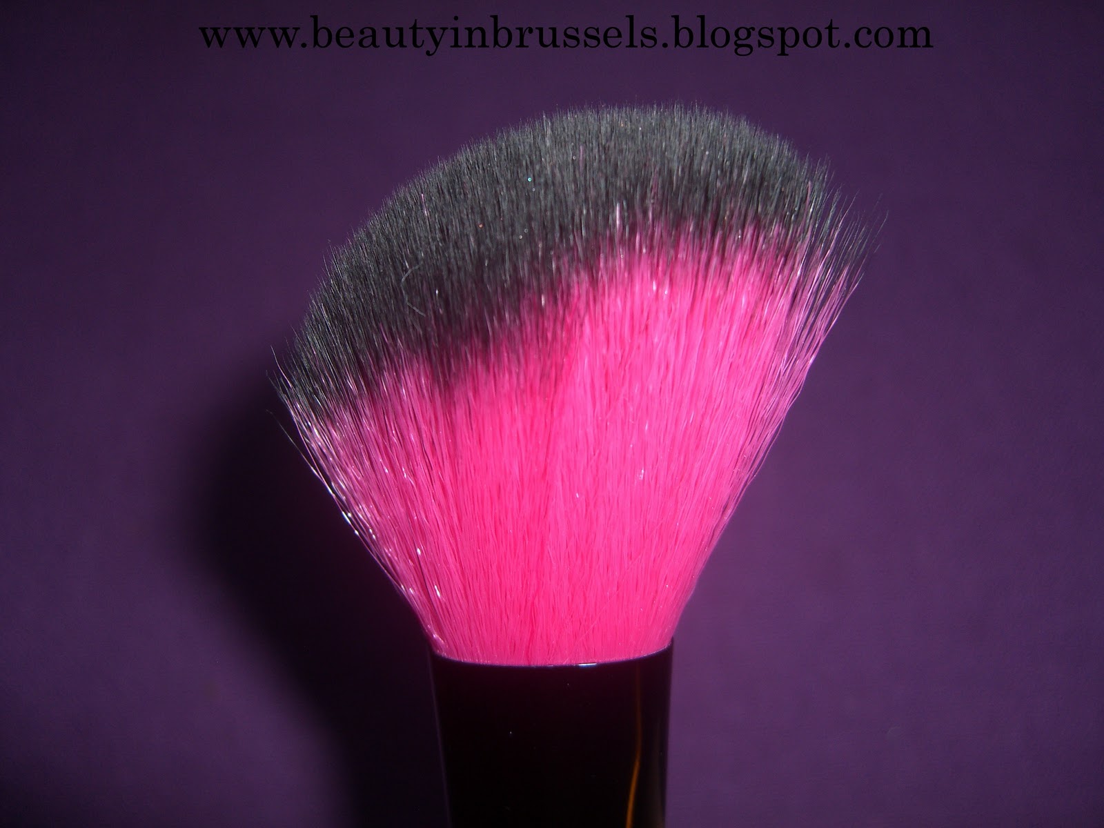 Beauty in Brussels Essence blush brush