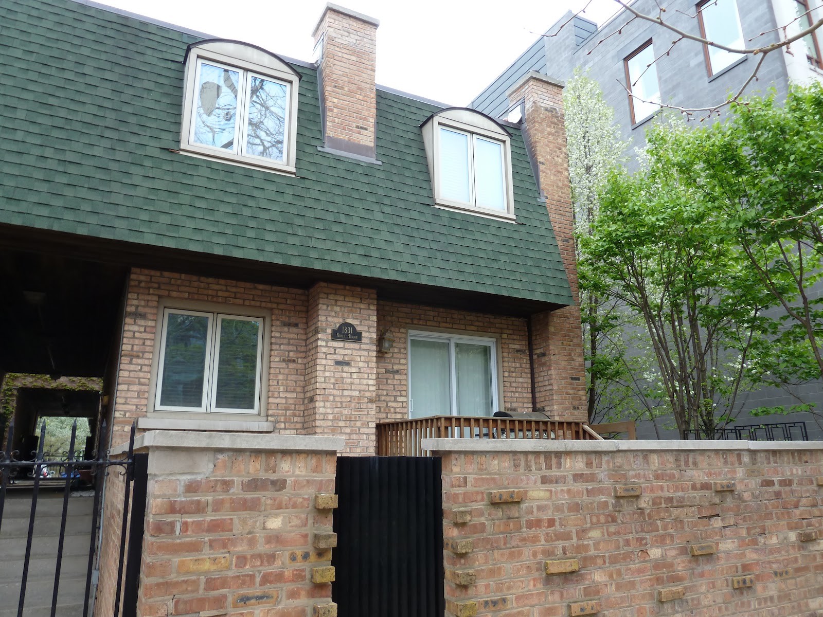 The Chicago Real Estate Local Under contract in Lake View, Lincoln