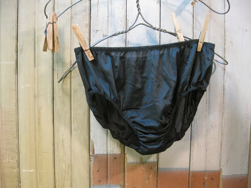 funkoma vintage*the recycled life Sonja Heine and Ice Skating Vintage