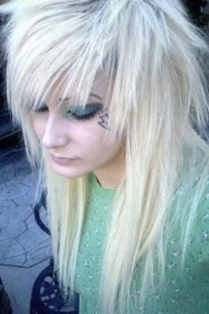 emo hairstyle gallery. blonde emo hair for girls.