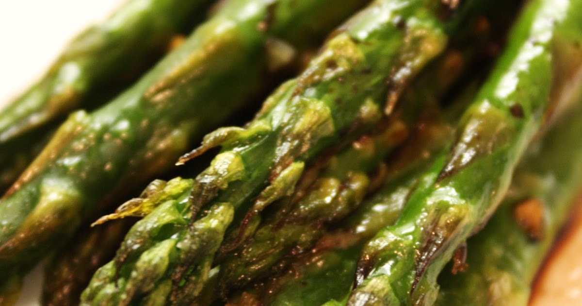 Veganess Eats Roasted Balsamic and Garlic Asparagus