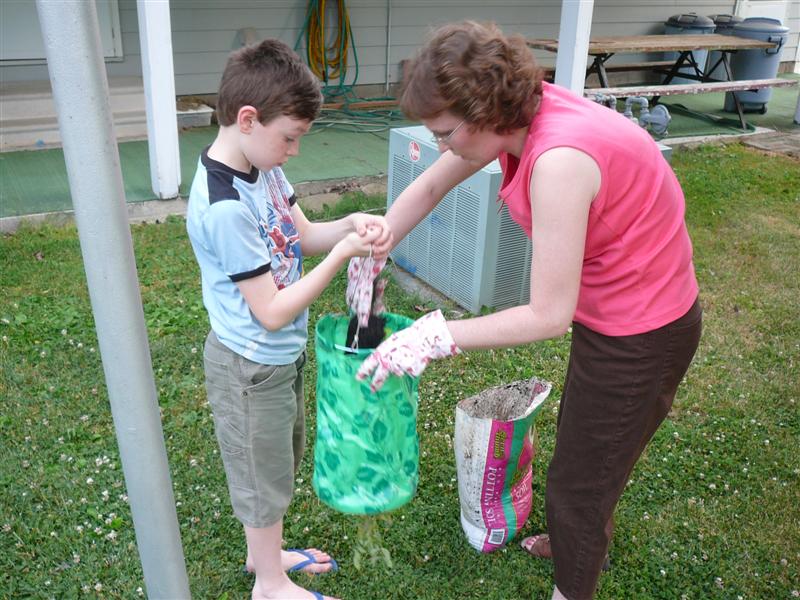 He Holds My Right Hand "Cleaning House" by Kay Wills Wyma (book Review)