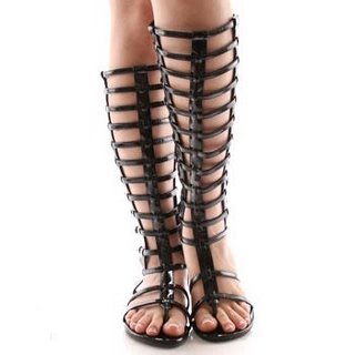 sandalia rasteira com amarração no tornozelo