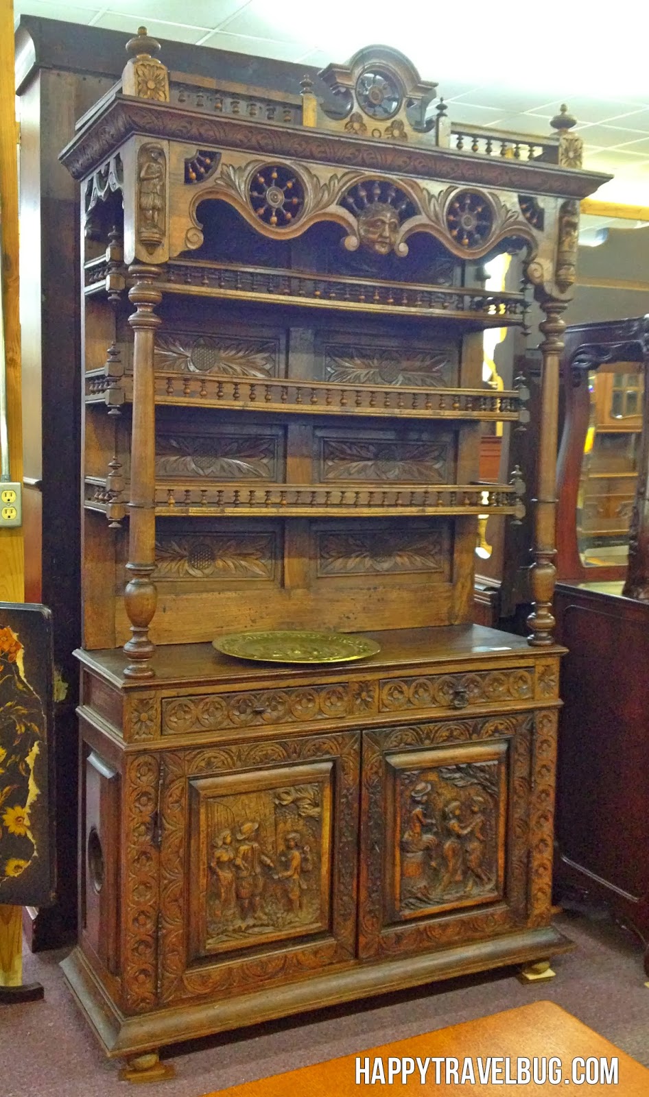 The {Happy} Travel Bug Giant Hamburgers & Giant Antiques