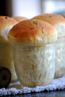 http://thefarmgirlrecipes.blogspot.com/2011/07/fancy-dinner-rolls-in-jar.html