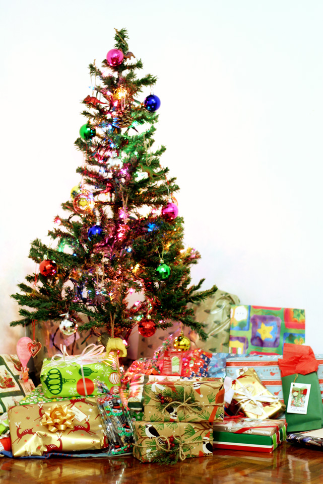 Ink Adventure My Taiwanese Dinosaur Disco Christmas Tree