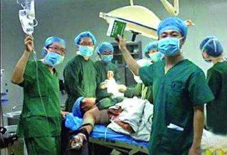 Chinese Doctors Taking Selfies During Surgery Controversy 