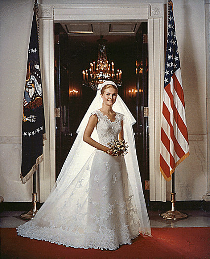 In 1971, Julie Nixon wore a wedding gown that Jim Hjelm designed.