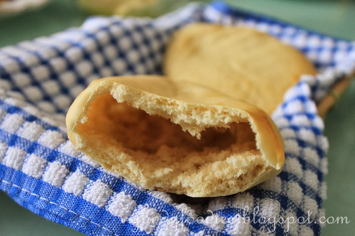 GoodyFoodies: Recipe: Turkish Pita Bread