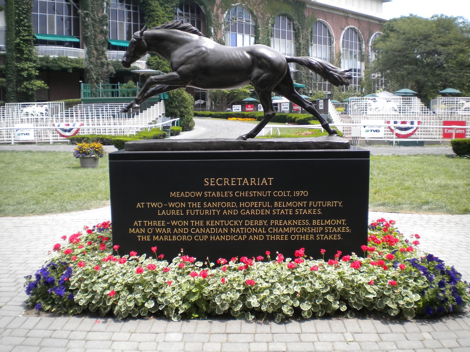 Secretariat-statue-reverse-.jpg
