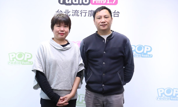 六四學運領袖王丹(右)今(13)日接受採訪表示,中共近年來對公民社會的控制更加嚴密,而李明哲一案,主要是對境內外的非政府組織(NGO)發出警告。資料照片。 六四學運領袖王丹(右)今(13)日接受採訪表示,中共近年來對公民社會的控制更加嚴密,而李明哲一案,主要是對境內外的非政府組織(NGO)發出警告。資料照片。
