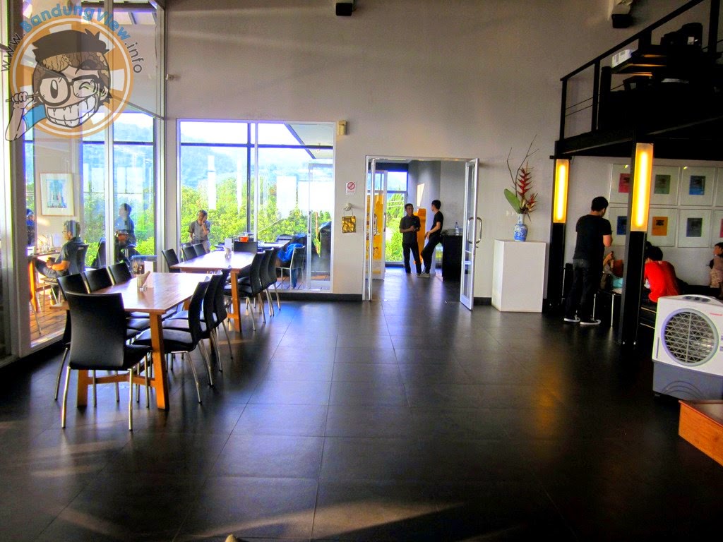 Lawangwangi cafe.