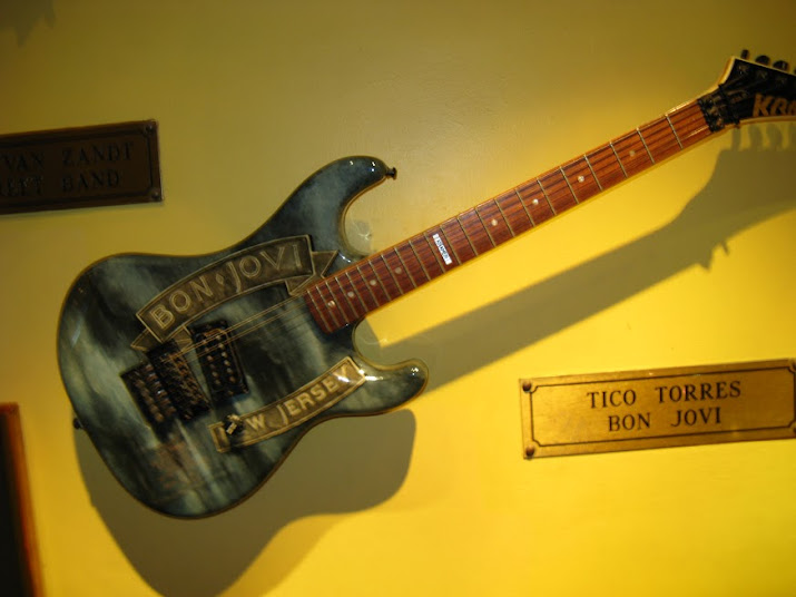 ☆BON JOVI's Guitar at HARD ROCK HOTEL in BALI , my son Ntare's shot !