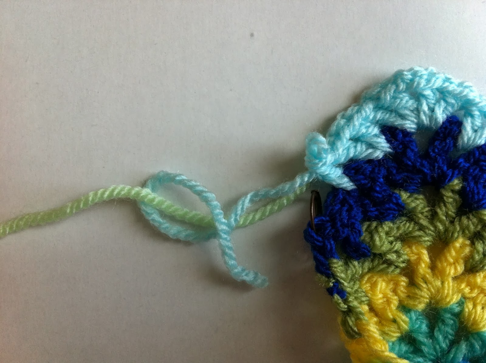 Along Came A Breeze double knot yarn join with a colour change...