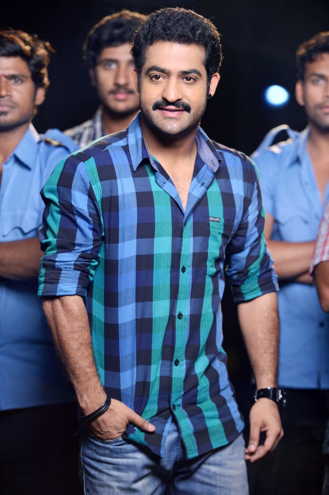 Kothacinema: Ramayya Vasthavayya Movie NTR's HD Photos for Fans Flexs