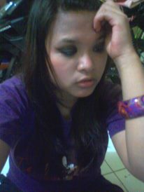 Black: Memek Sryanne Siburian - Mahasiswa Atron