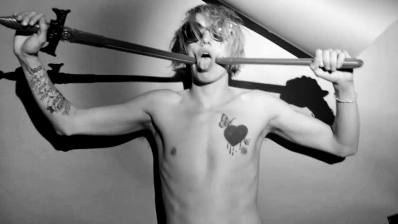 Jamie Campbell Bower - New Shirtless & Partial Naked Pics.