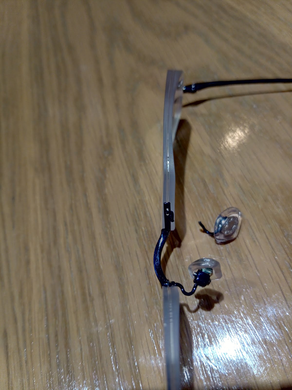 小林家内業 Kobayashi Home Office Blog Jinsの眼鏡の折れたクリングス 鼻 当て をメガネスーパーリペアセンターで修理してもらう
