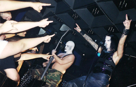 Hora de abandonar o cristianismo junto com o Dimmu Borgir