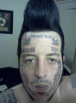 tatuajes feos en la cara