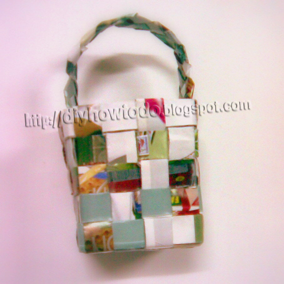 How to Weave a Basket with Handle from Magazine Paper 1 D . I . Y