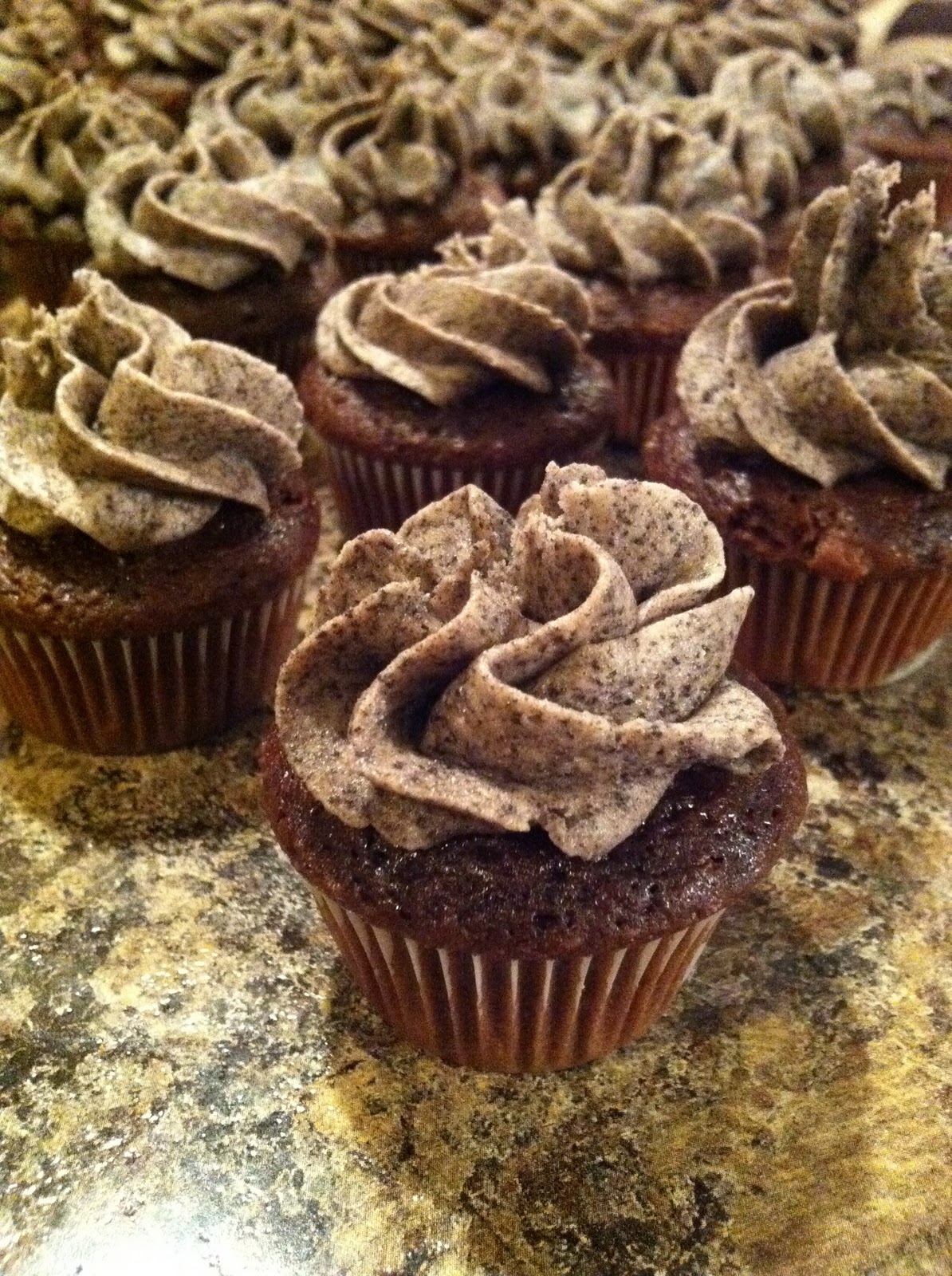 Banana Rum Baking Cookies & Cream Mini Cupcakes