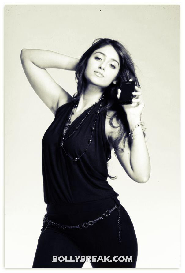 ILeana Hot in Black Tight Jeans - Thunder Thighs - ILeana Hot in Black Tight Jeans & Top - unseen