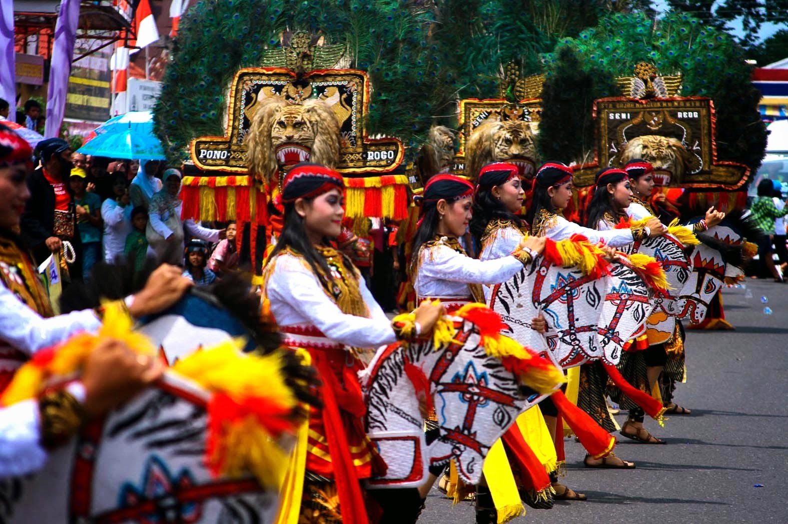 Gambar terkait Mahasiswa Sastra Indonesia UHO Kendari Soroti Isu Sosial dan Politik Lewat Pementasan Festival UAS (dari Bing)