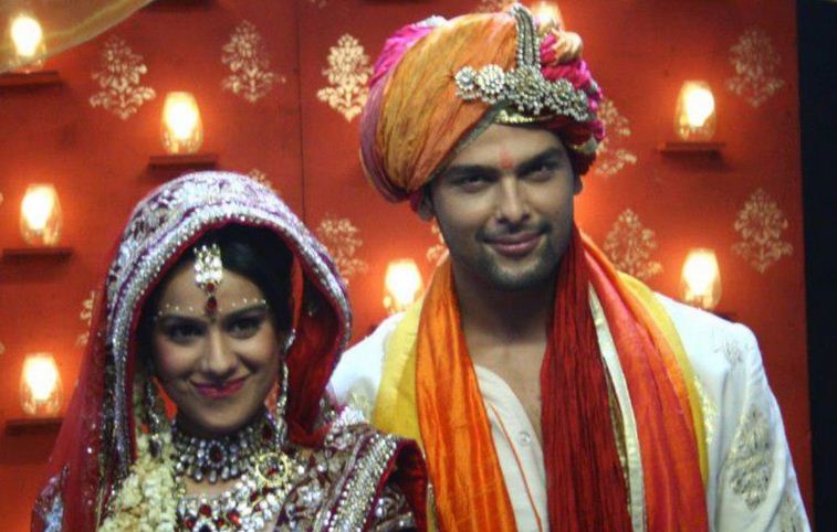News from Ek Hazaaron Mein Meri Behna Hai | Maanvi stands by Virat's