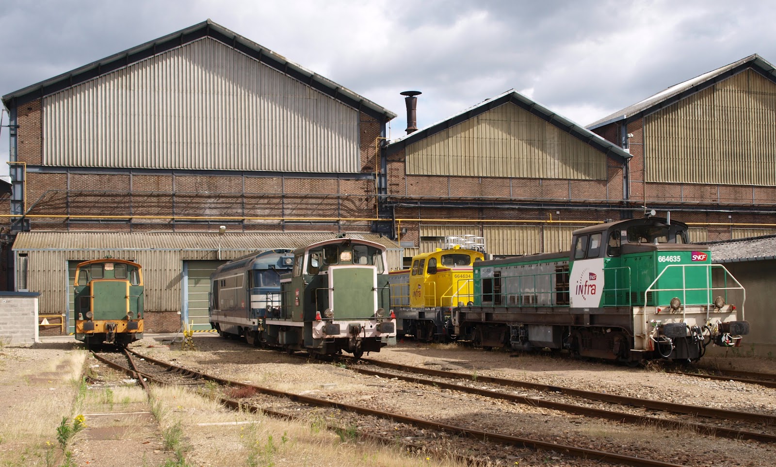 LA PASSION DU TRAIN Sotteville, ses Trains et le bâtiments 72000