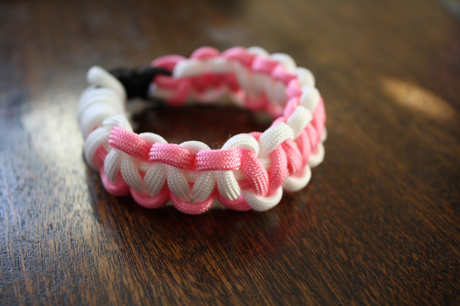 sewhungryhippie Making Survival Cord / Parachute cord Bracelets