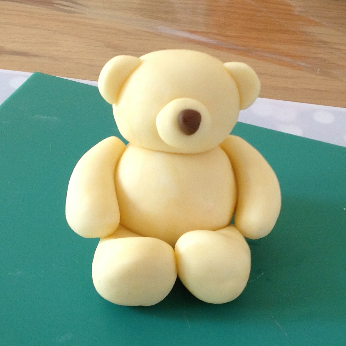 Delicious Designs by Jill Pryor Sugar paste bear TUTORIAL