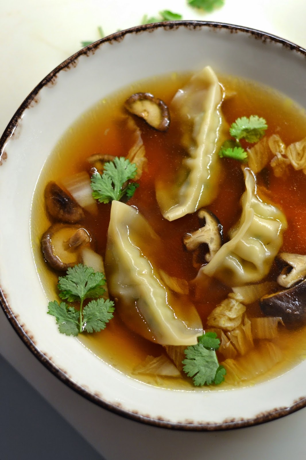 Simple comme un bouillon de chou chinois aux gyozas (ou aux crevettes)