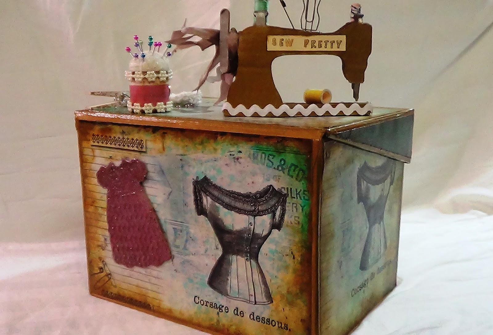 Heart of a Gipssy Sew Pretty Vintage Sewing Box