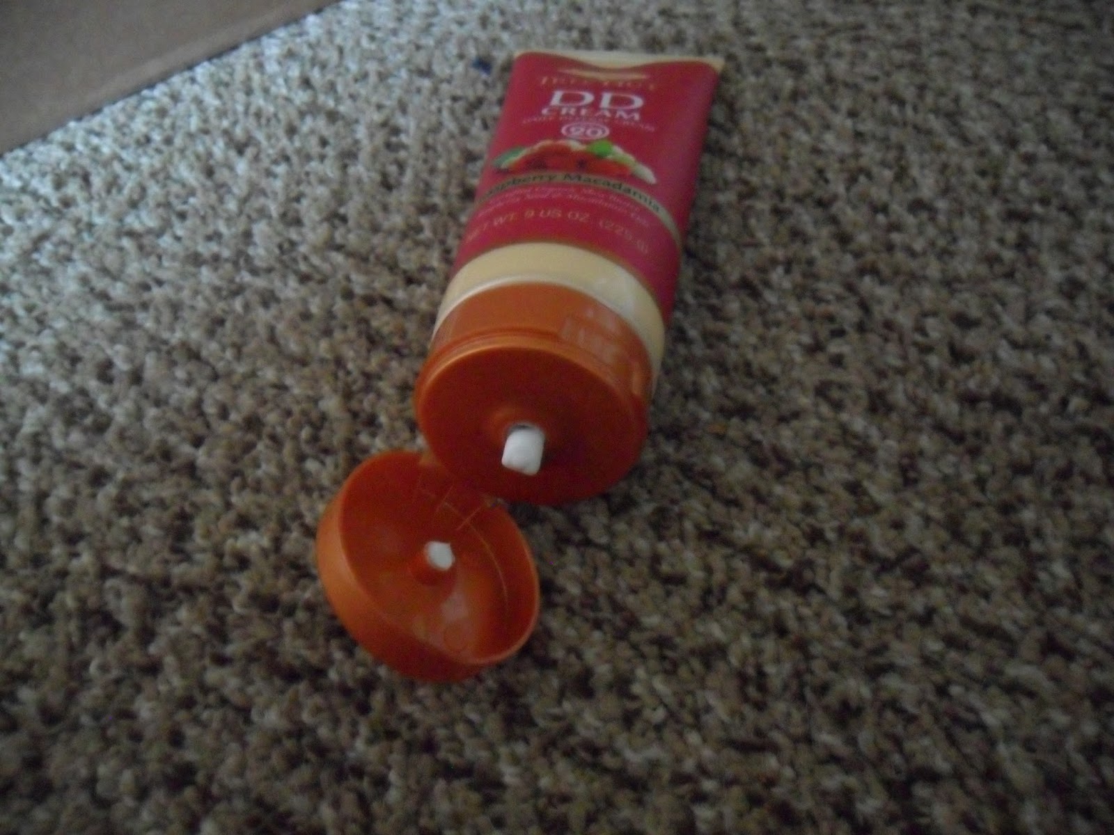 Tree Hut Daily Defense Raspberry Macadamia: Dry Oil Myst and Body Lotion Review.