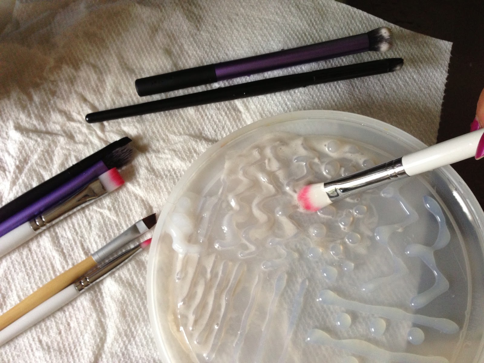 fivetwo beauty DIY makeup brush cleaner