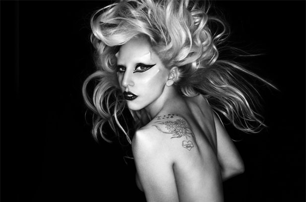  for Lady Gaga's Born This Way is in the ballpark of at least 900k