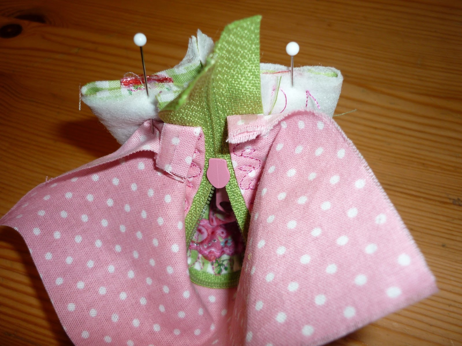 Nahspielerei Anleitung Fur Eine Schnullertasche Pyramidentasche Dreiecktaschchen Triangeltasche