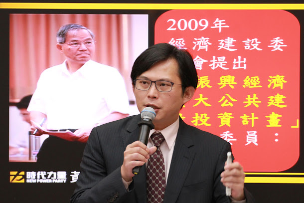 黃國昌今 (22) 日質詢交通部長賀陳旦,賀陳旦承諾「軌道建設」的用地取得不會用「區段徵收」。 黃國昌今 (22) 日質詢交通部長賀陳旦,賀陳旦承諾「軌道建設」的用地取得不會用「區段徵收」。