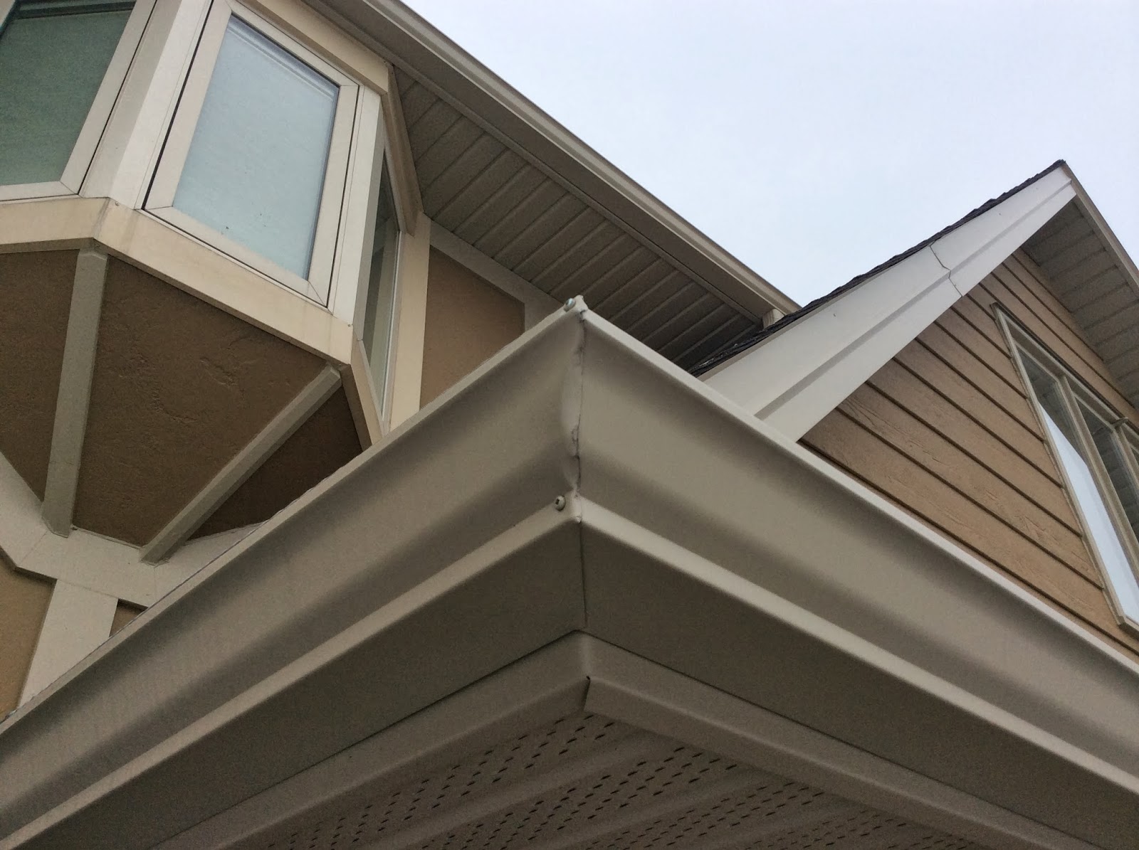 Mitred Corners vs Premade Corners The Eavestrough Company