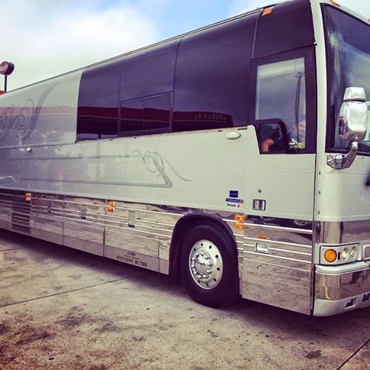Jo Dee Messina's tour bus